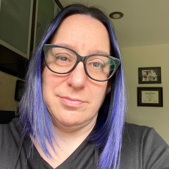 Meet your Posher, Darlene Szots - Picture 1 of 1